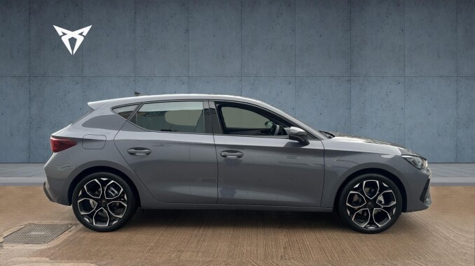 CUPRA Leon 1.5 eTSI 150 V2 5dr DSG [18Inch  alloy] Petrol Hatchback - Image 4